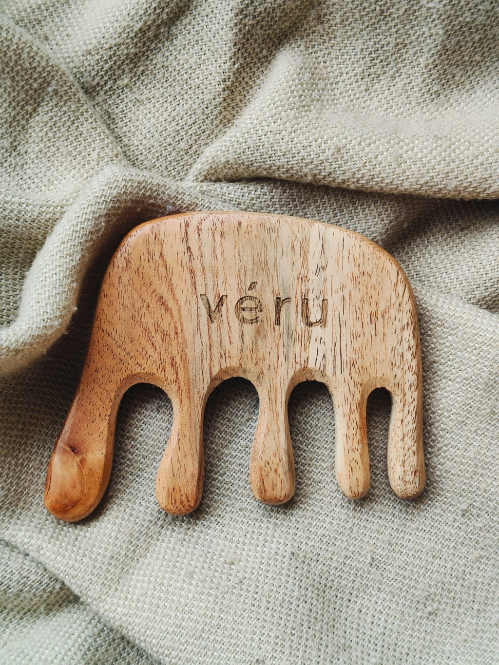 Veru Bamboo Head Massager – Women’s Edition